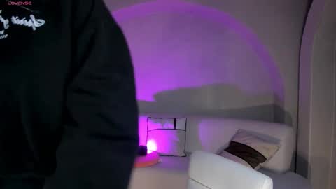 Snapshot of niaholland chatting on 10/27/25, 11:36 SQUIRTER DOLL online show from 10/27/25, 11:36