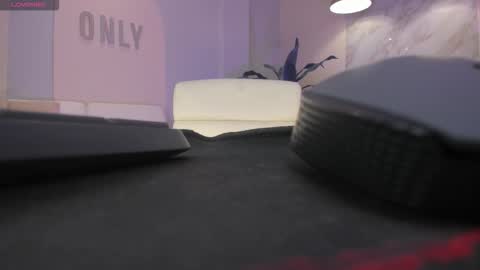 Snapshot of niaholland chatting on 12/14/25, 06:12 SQUIRTER DOLL online show from 12/14/25, 06:12