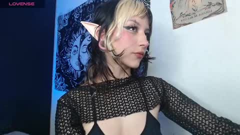 Snapshot of niakat_ chatting on 10/29/25, 05:42 niakat online show from 10/29/25, 05:42