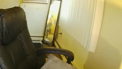 Snapshot of niccibaby chatting on 10/13/25, 10:32 Nicci babyyy online show from 10/13/25, 10:32
