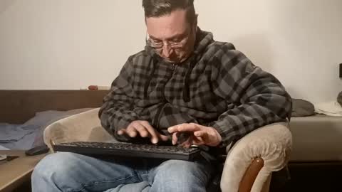 Snapshot of nicefuck0077 chatting on 12/22/24, 01:55 nicefuck0077 online show from 12/22/24, 01:55