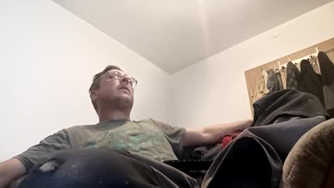 Snapshot of nicefuck0077 chatting on 10/31/25, 12:11 nicefuck0077 online show from 10/31/25, 12:11