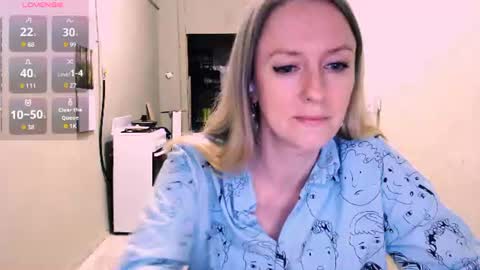 Snapshot of nicekat chatting on 06/19/26, 09:18 Kathrine online show from 06/19/26, 09:18