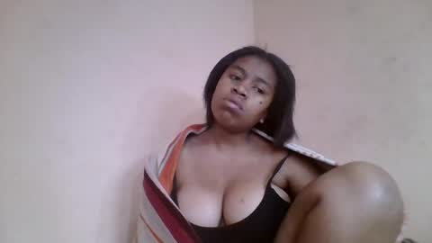 Snapshot of nicelly01 chatting on 06/25/26, 05:23 nicelly01 online show from 06/25/26, 05:23