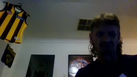 Snapshot of niceozziecockxxx chatting on 12/14/24, 09:35 Sexiishaine online show from 12/14/24, 09:35