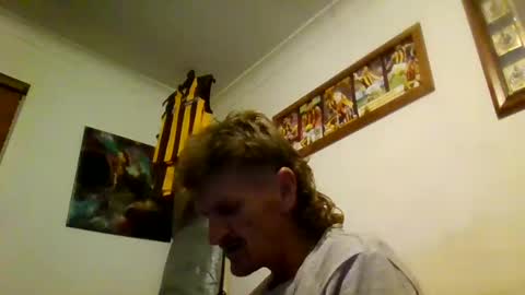 Snapshot of niceozziecockxxx chatting on 12/16/24, 12:16 Sexiishaine online show from 12/16/24, 12:16