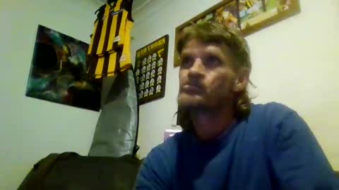 Snapshot of niceozziecockxxx chatting on 01/01/25, 08:04 Sexiishaine online show from 01/01/25, 08:04