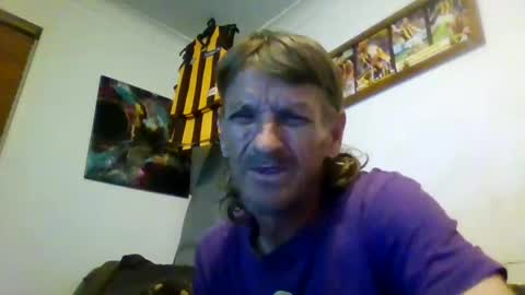 Snapshot of niceozziecockxxx chatting on 01/05/25, 07:28 Sexiishaine online show from 01/05/25, 07:28