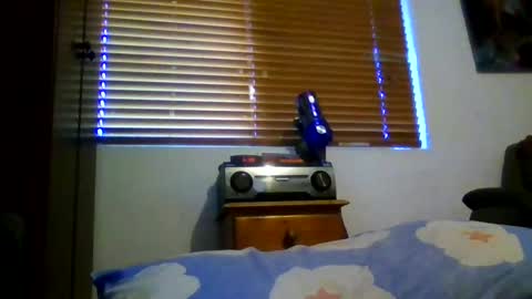 Snapshot of niceozziecockxxx chatting on 01/18/25, 10:28 Sexiishaine online show from 01/18/25, 10:28