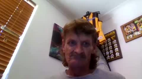 Snapshot of niceozziecockxxx chatting on 01/19/25, 01:32 Sexiishaine online show from 01/19/25, 01:32