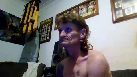 Snapshot of niceozziecockxxx chatting on 01/19/25, 02:38 Sexiishaine online show from 01/19/25, 02:38