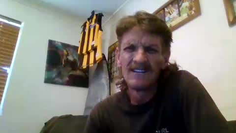 Snapshot of niceozziecockxxx chatting on 02/02/25, 06:37 Sexiishaine online show from 02/02/25, 06:37