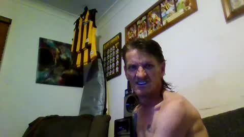 Snapshot of niceozziecockxxx chatting on 02/15/25, 12:33 Sexiishaine online show from 02/15/25, 12:33