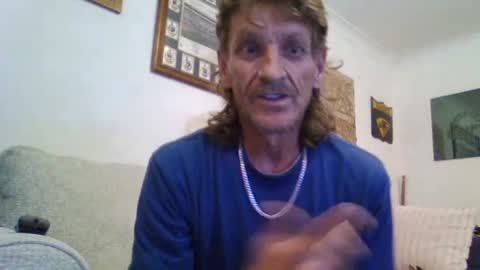 Snapshot of niceozziecockxxx chatting on 03/11/25, 04:32 Sexiishaine online show from 03/11/25, 04:32