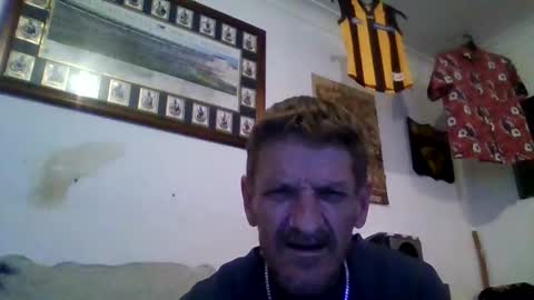 Snapshot of niceozziecockxxx chatting on 09/16/25, 01:39 Sexiishaine online show from 09/16/25, 01:39