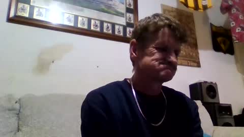 Snapshot of niceozziecockxxx chatting on 10/24/25, 07:32 Sexiishaine online show from 10/24/25, 07:32