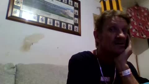 Snapshot of niceozziecockxxx chatting on 11/01/25, 06:43 Sexiishaine online show from 11/01/25, 06:43