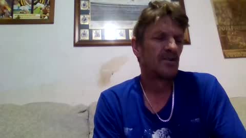 Snapshot of niceozziecockxxx chatting on 11/11/25, 12:21 Sexiishaine online show from 11/11/25, 12:21