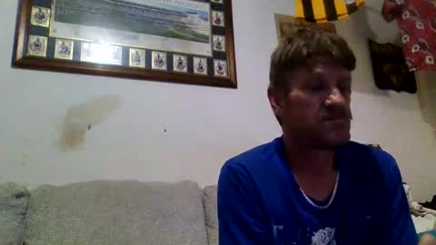 Snapshot of niceozziecockxxx chatting on 11/12/25, 05:19 Sexiishaine online show from 11/12/25, 05:19