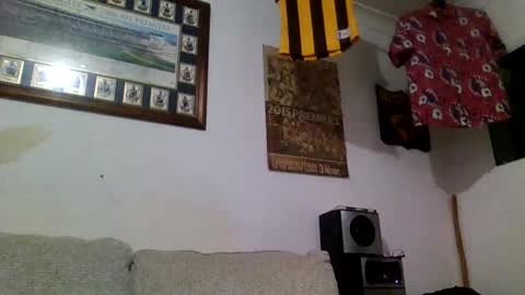 Snapshot of niceozziecockxxx chatting on 11/21/25, 02:54 Sexiishaine online show from 11/21/25, 02:54