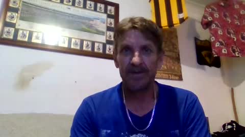 Snapshot of niceozziecockxxx chatting on 11/21/25, 06:39 Sexiishaine online show from 11/21/25, 06:39