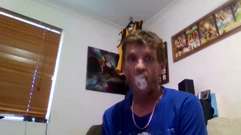 Snapshot of niceozziecockxxx chatting on 11/24/25, 06:57 Sexiishaine online show from 11/24/25, 06:57