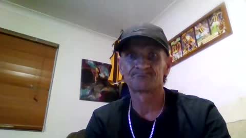 Snapshot of niceozziecockxxx chatting on 12/20/25, 08:05 Sexiishaine online show from 12/20/25, 08:05