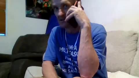 Snapshot of niceozziecockxxx chatting on 12/22/25, 10:56 Sexiishaine online show from 12/22/25, 10:56