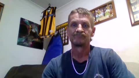 Snapshot of niceozziecockxxx chatting on 01/09/26, 07:15 Sexiishaine online show from 01/09/26, 07:15