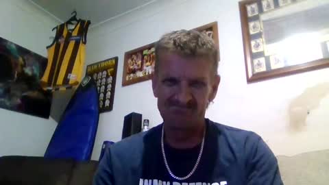 Snapshot of niceozziecockxxx chatting on 01/17/26, 05:38 Sexiishaine online show from 01/17/26, 05:38