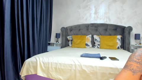 Snapshot of nicepussyfuckk18 chatting on 11/20/25, 08:03 Sophie online show from 11/20/25, 08:03