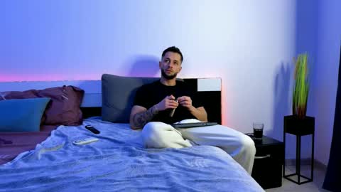 Snapshot of nicholassx chatting on 03/12/25, 01:14 Nicholassx online show from 03/12/25, 01:14