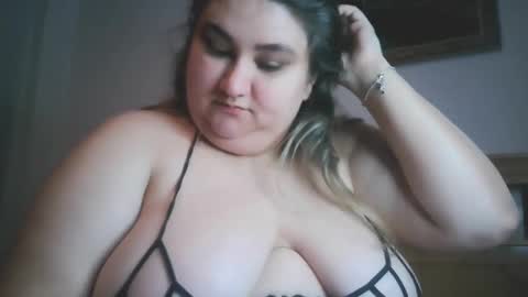 Snapshot of nicholle chatting on 01/20/25, 02:32 Nicholle online show from 01/20/25, 02:32