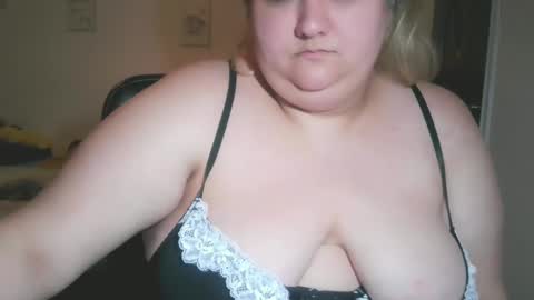 Snapshot of nicholle chatting on 02/28/25, 03:48 Nicholle online show from 02/28/25, 03:48