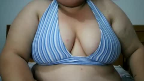 Snapshot of nicholle chatting on 06/17/26, 10:43 Nicholle online show from 06/17/26, 10:43