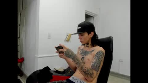 Snapshot of nick_straightboy chatting on 04/21/26, 09:39 Nick online show from 04/21/26, 09:39