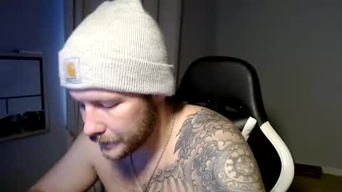 Snapshot of nickandmeg chatting on 12/26/24, 08:11 Cakedcouple OF - Yourtattedcutie qurlynfit online show from 12/26/24, 08:11