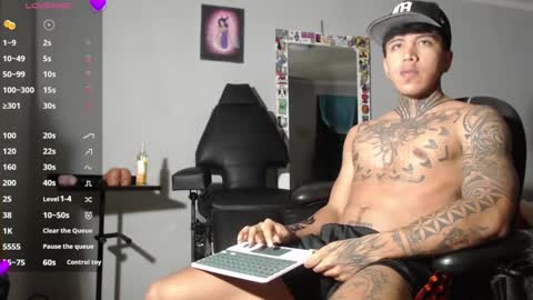 Snapshot of nickhot0609 chatting on 12/30/24, 10:12 Nickhot0609 online show from 12/30/24, 10:12