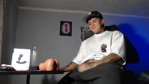 Snapshot of nickhot0609 chatting on 01/27/25, 11:22 Nickhot0609 online show from 01/27/25, 11:22