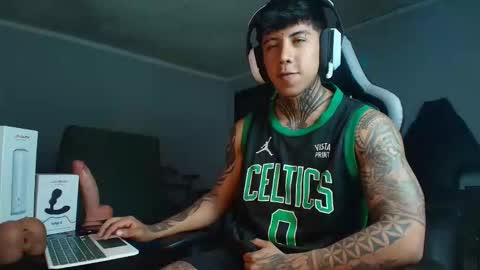 Snapshot of nickhot0609 chatting on 09/18/25, 12:29 Nickhot0609 online show from 09/18/25, 12:29