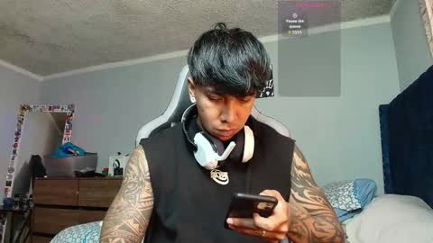 Snapshot of nickhot0609 chatting on 10/13/25, 05:35 Nickhot0609 online show from 10/13/25, 05:35