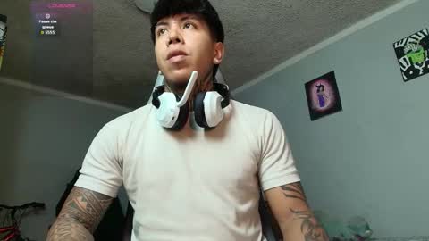 Snapshot of nickhot0609 chatting on 10/16/25, 01:50 Nickhot0609 online show from 10/16/25, 01:50