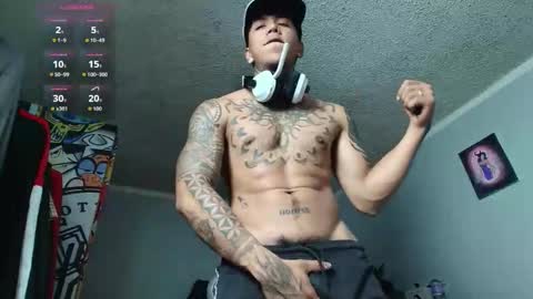 Snapshot of nickhot0609 chatting on 10/17/25, 04:26 Nickhot0609 online show from 10/17/25, 04:26