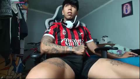 Snapshot of nickhot0609 chatting on 11/14/25, 03:27 Nickhot0609 online show from 11/14/25, 03:27