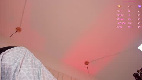 nickiwestt___ online show from 06/08/26, 07:36