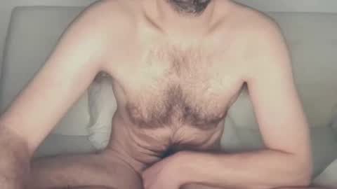 Snapshot of nickname_chewbacca chatting on 12/21/25, 01:18 Nik online show from 12/21/25, 01:18