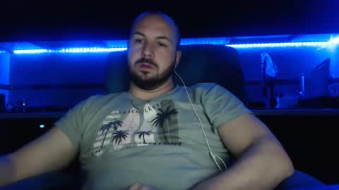 Julian online show from 04/08/26, 10:21