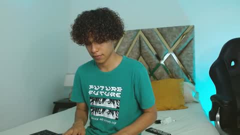 Nickolas Muoz online show from 01/08/25, 03:07