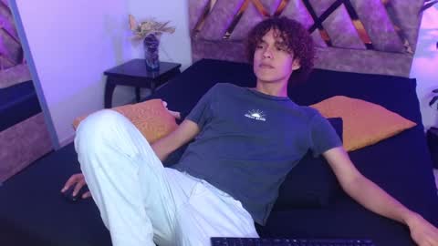 Nickolas Muoz online show from 02/01/25, 02:45