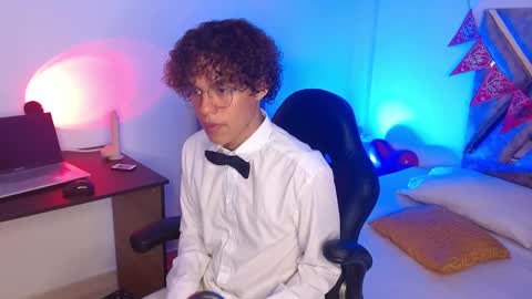 Nickolas Muoz online show from 02/18/25, 02:59